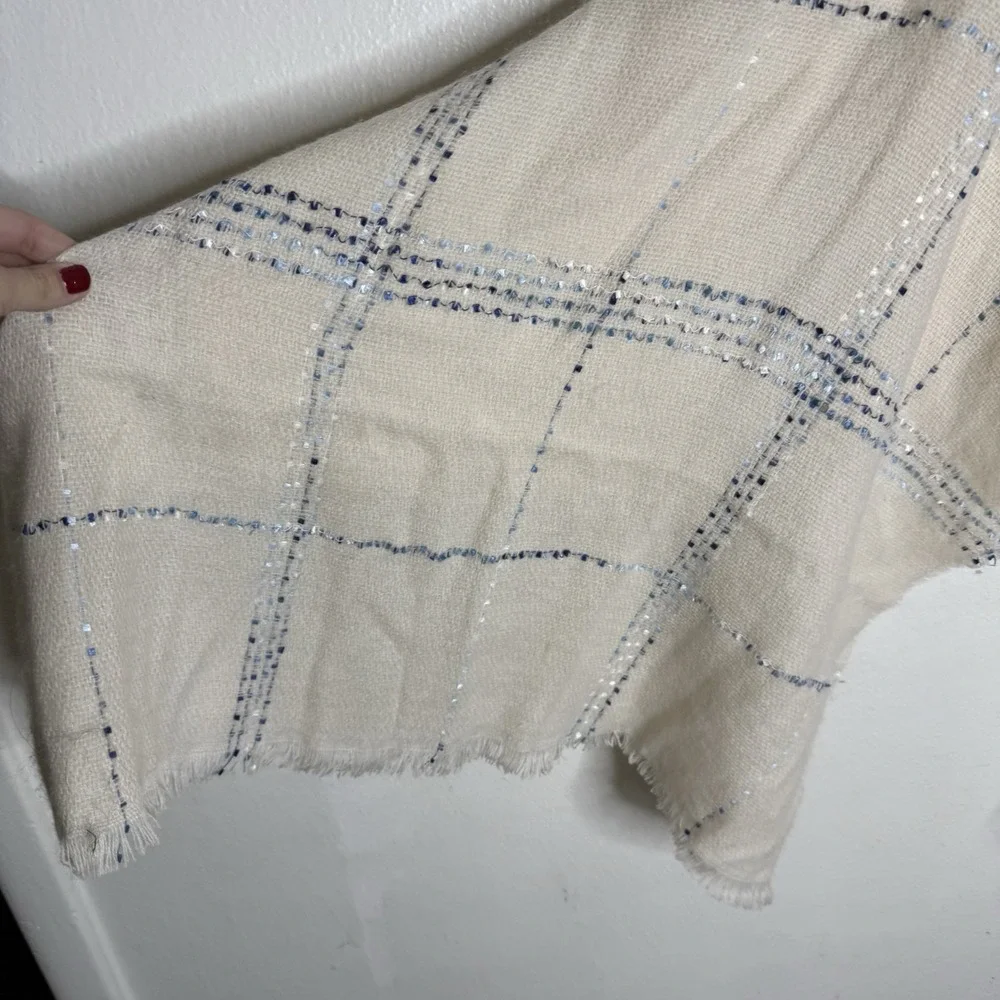 Lulus‎ Ivory And Blue Wrap Blanket Scarf Soft Cozy Fall Layering Minimalist